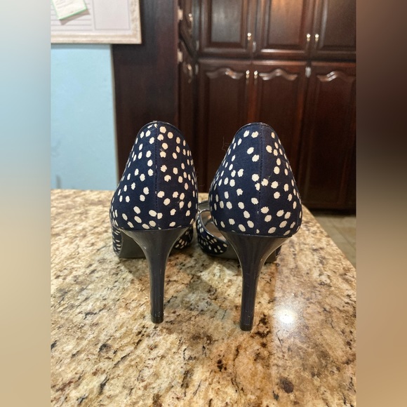 Navy Blue And Beige Spotted Heels Like New “Coach and Four” brand NOT COACH - Picture 3 of 6